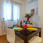Gabbiano Bianco House بيت للعطل