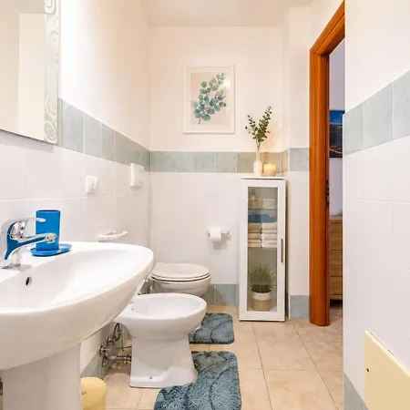 בית נופש Gabbiano Bianco House קאסטלסארדו